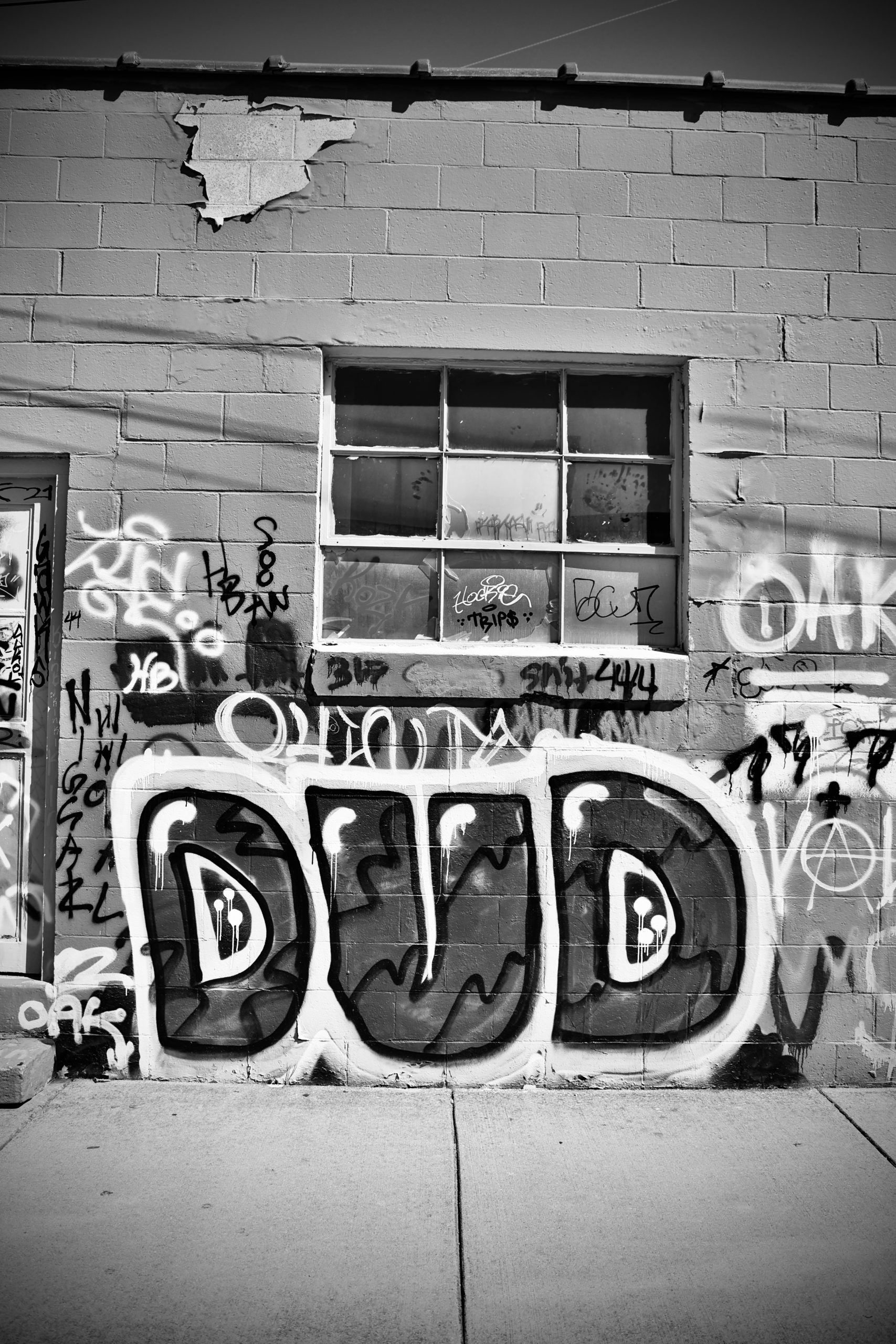 DUD written in graffiti